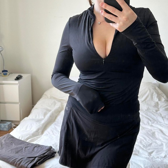 Black long sleeve athletic zip-up - Picture 5 of 8